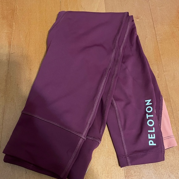 Peloton Move Mission Rib Insert burgundy size M - Picture 2 of 3